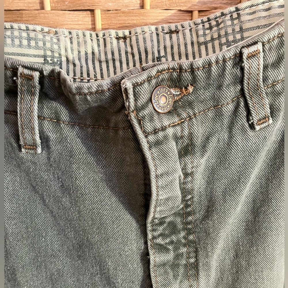 Vintage High-Waisted Lee Jeans - Picture 7 of 11